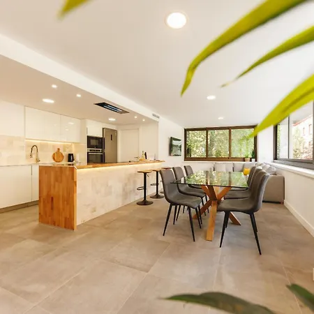 Bravissimo Turbau Entresol B, With 3 Bedrooms 아파트