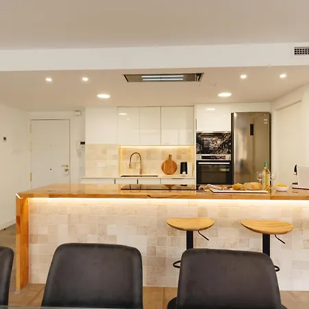 Bravissimo Turbau Entresol B, With 3 Bedrooms Daire