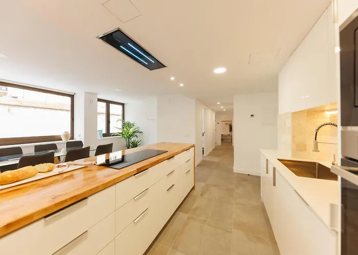 Bravissimo Turbau Entresol B, With 3 Bedrooms