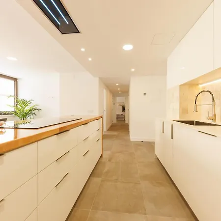 Bravissimo Turbau Entresol B, With 3 Bedrooms