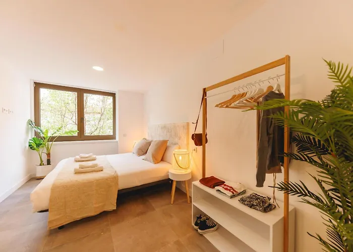 Bravissimo Turbau Entresol B, With 3 Bedrooms